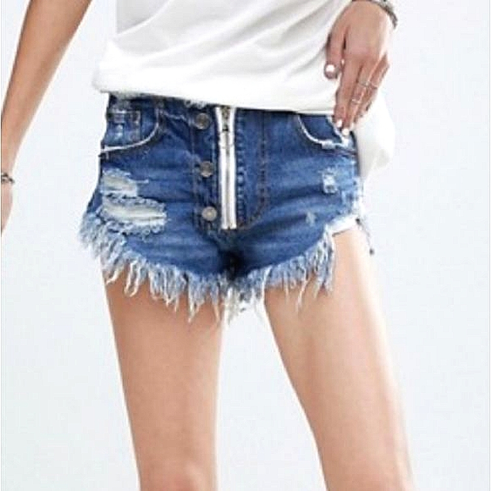 Signature 8 Distressed Cut-Off Jean Shorts Size Medium